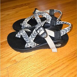 Chacos White And Black Strappy Sandals Womans Size 6